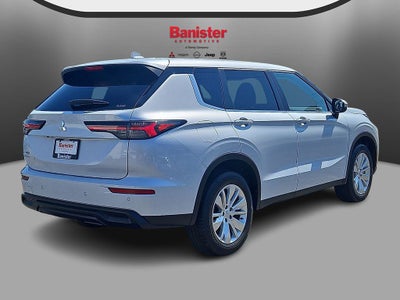 2026 Mitsubishi Outlander ES