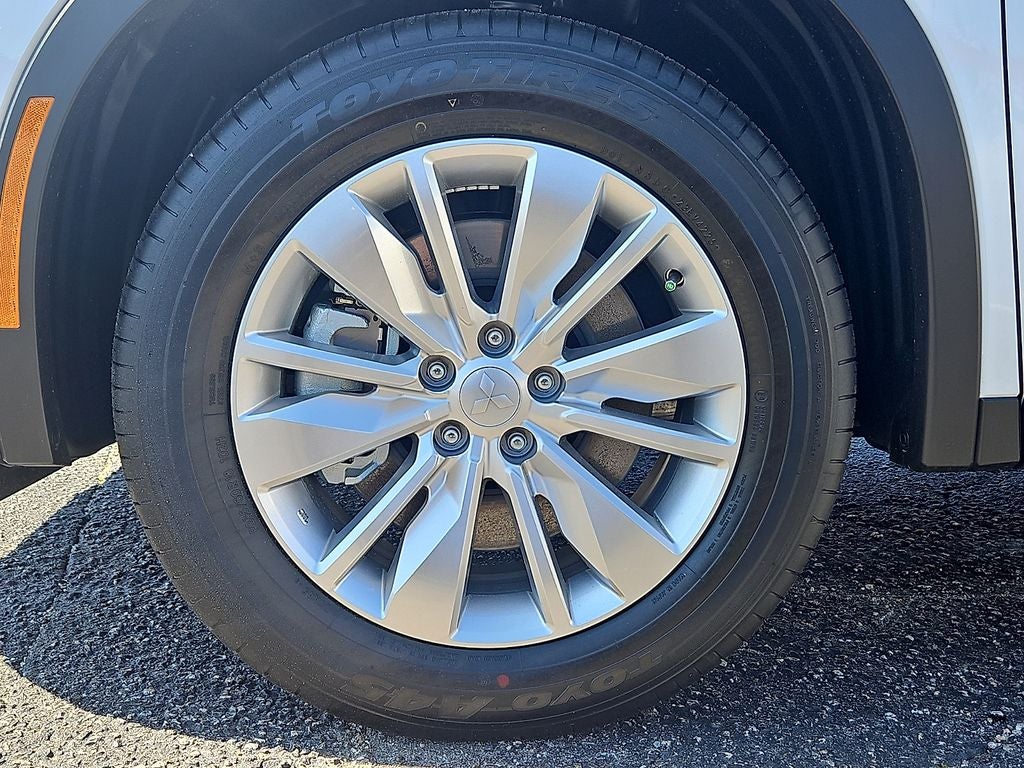 2026 Mitsubishi Outlander ES