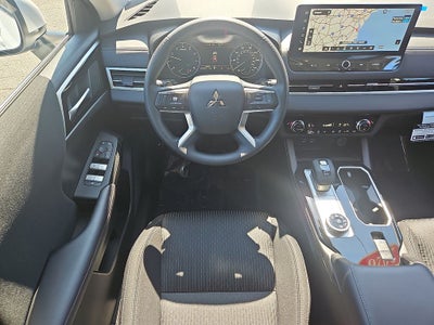 2026 Mitsubishi Outlander ES