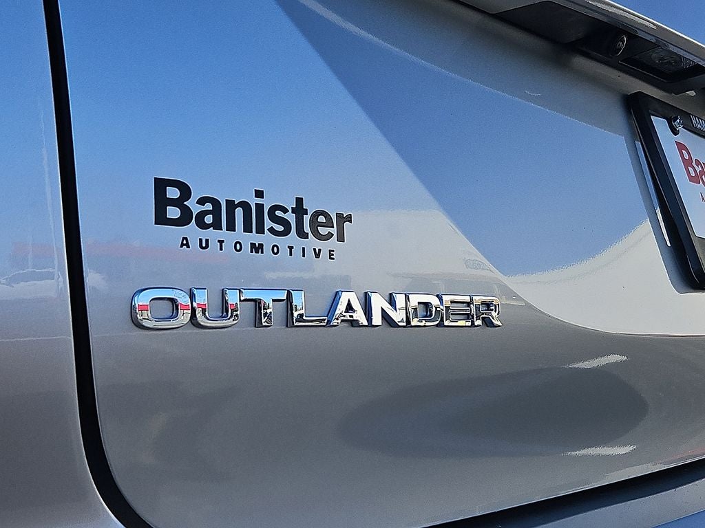 2025 Mitsubishi Outlander SE