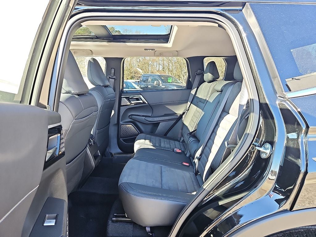 2026 Mitsubishi Outlander SE