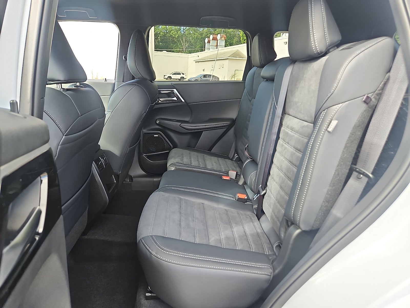 2026 Mitsubishi Outlander SE