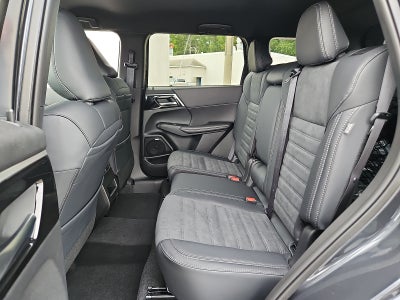 2026 Mitsubishi Outlander SE