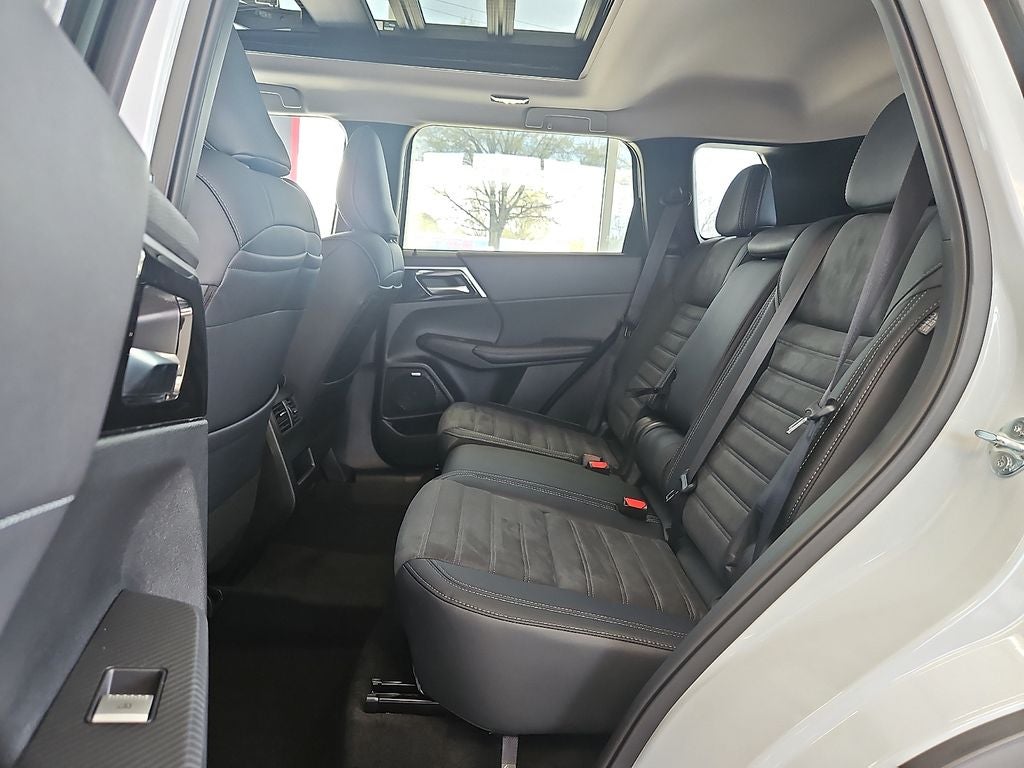 2026 Mitsubishi Outlander SE