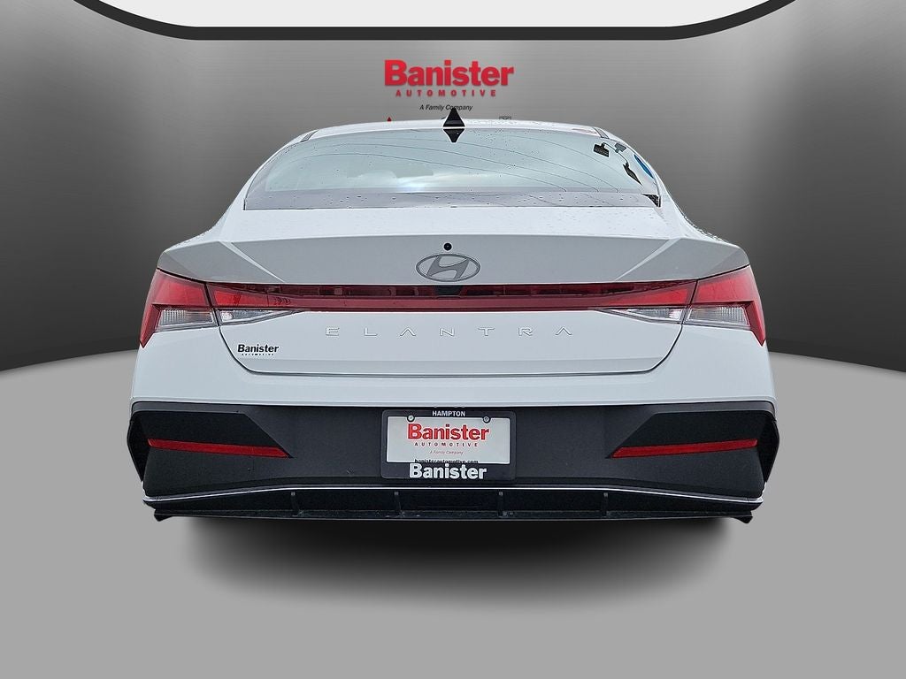 2024 Hyundai Elantra SE