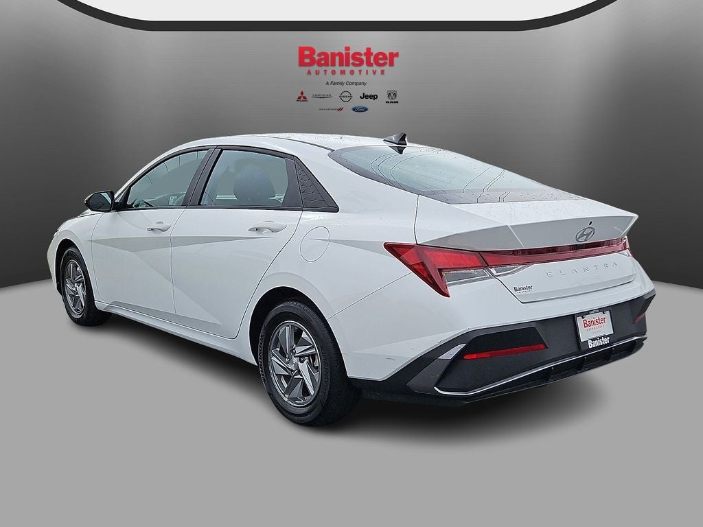 2024 Hyundai Elantra SE