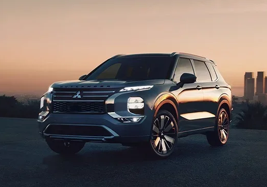 mitsubishi outlander on a moutnain road